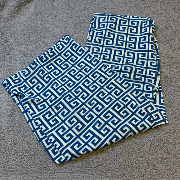 The Royal Standard Infinity Scarf - Picture 2 of 5